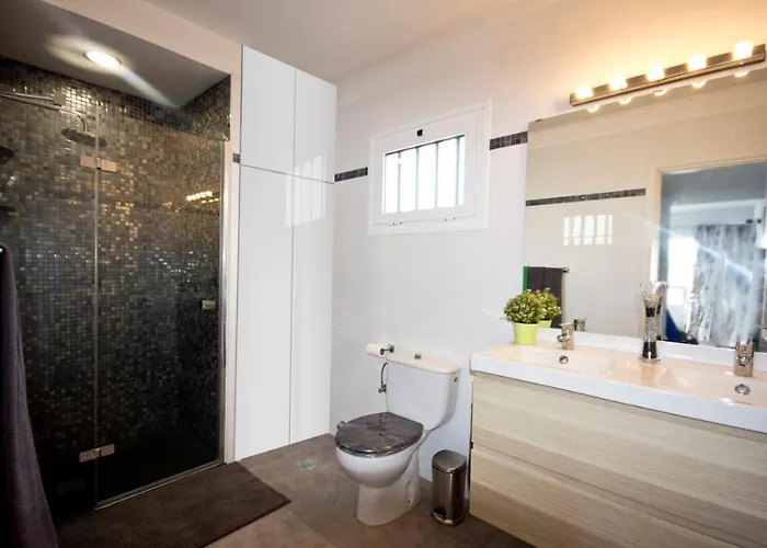 Apartment Club Valena 3, Modern Apartment, Wifi, Close To Amenities, At Matagorda *